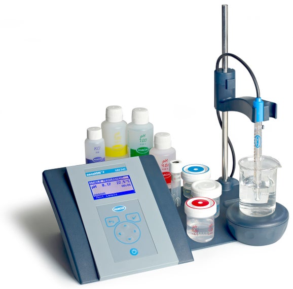 Medidor de laboratorio de pH e ISE conforme a GLP Sension+ MM340 con soporte para electrodos, agitador magnético y accesorios con electrodo para bebidas, productos lácteos y suelos, Hach